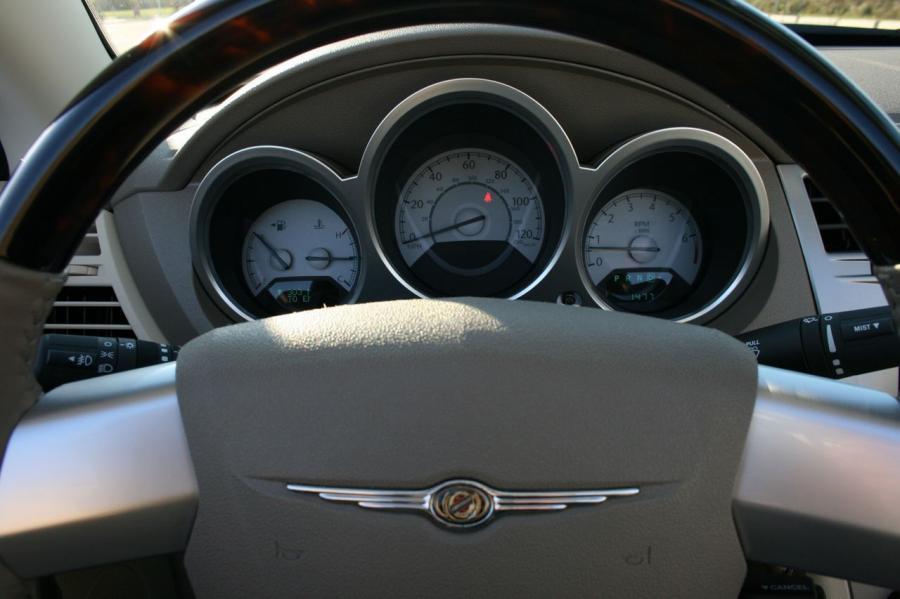  Chrysler Sebring Limited Convertible 2008 года  (фото 14 из 27)